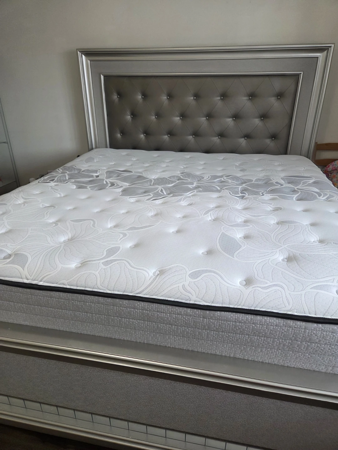 King size Tufted Headboard and Sealy Mattress Set - photo 4