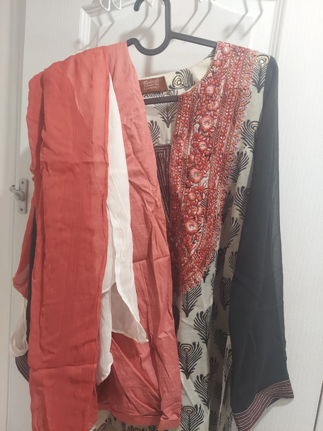 Women's Embroidered Kurti with Dupatta - photo 4
