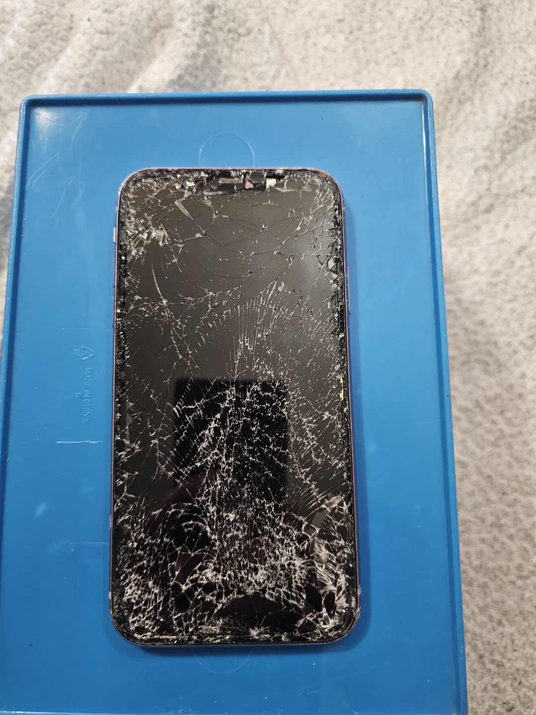 Samsungs and iPhone (Damaged) - photo 3