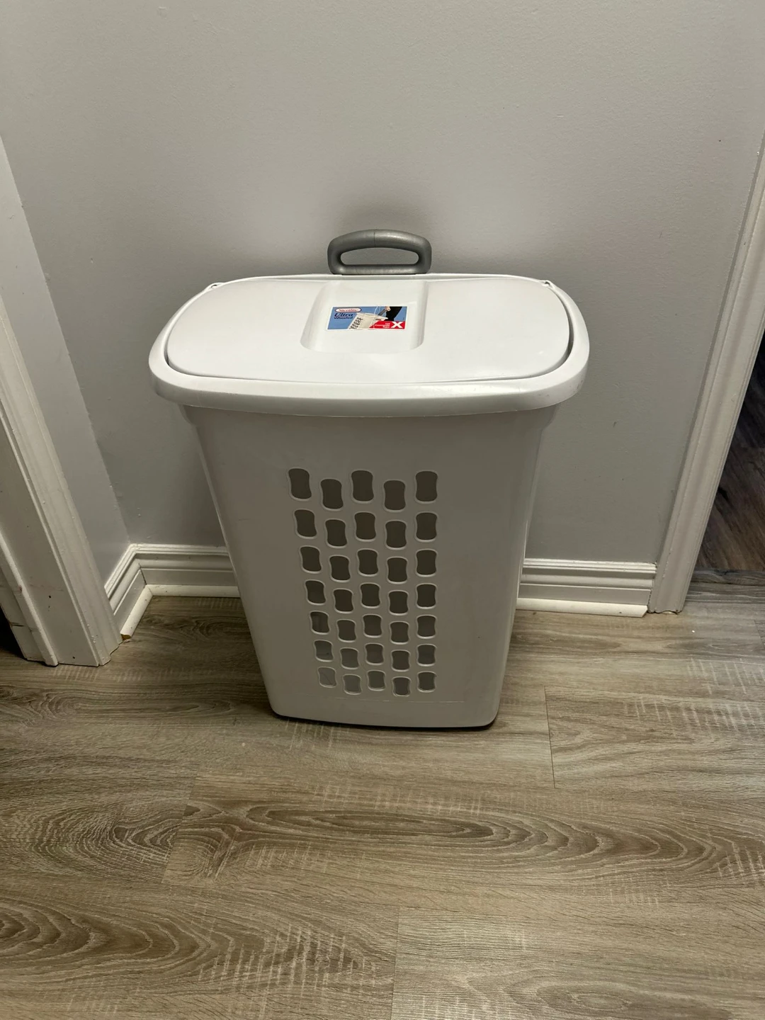White Plastic Laundry Hamper with Lid