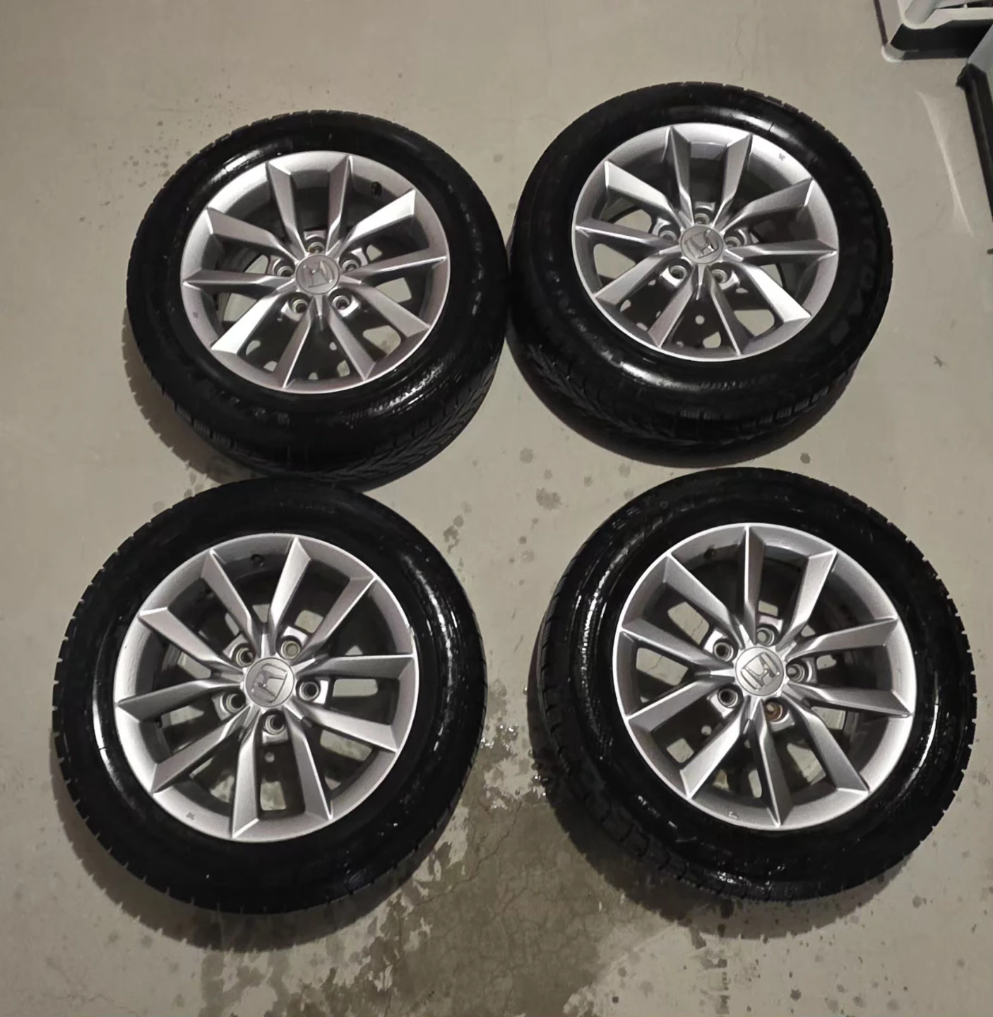 Set of 4 Honda Alloy Wheels with Tires WINTER