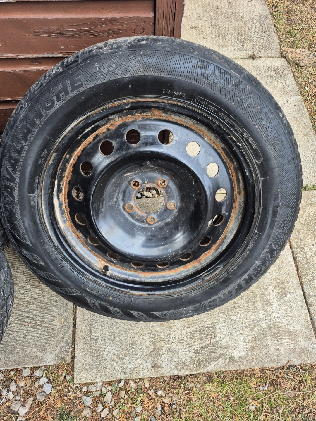 225/60R16 Tire on Steel Rim