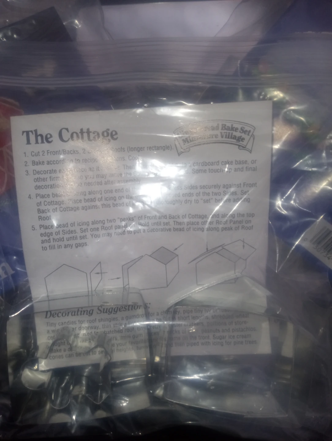 Gingerbread House Cookie Tin - photo 3