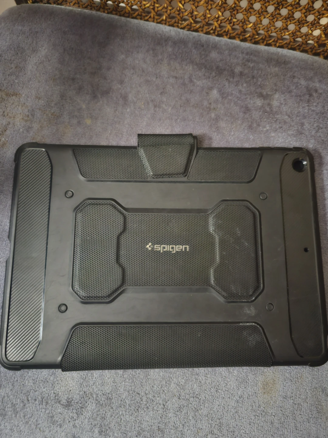 Spigen Rugged Armor Pro iPad Case