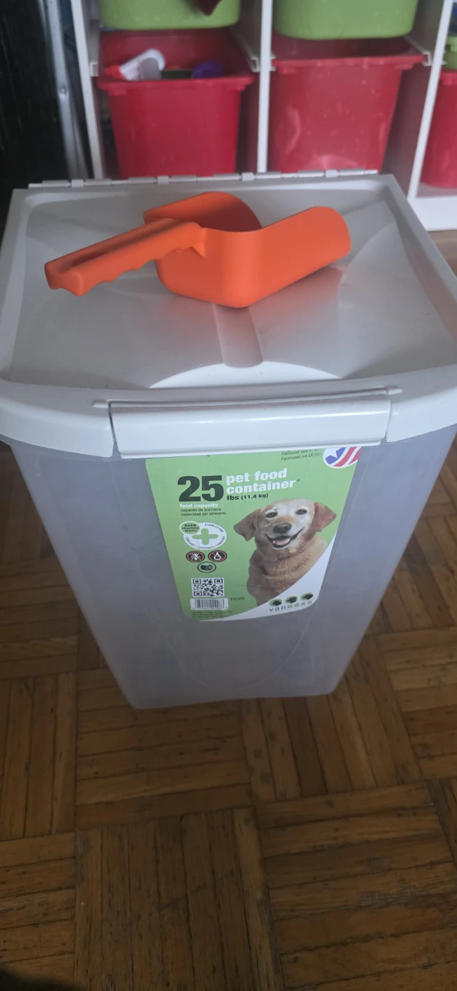 25 lb Pet Food Container with Scoop
