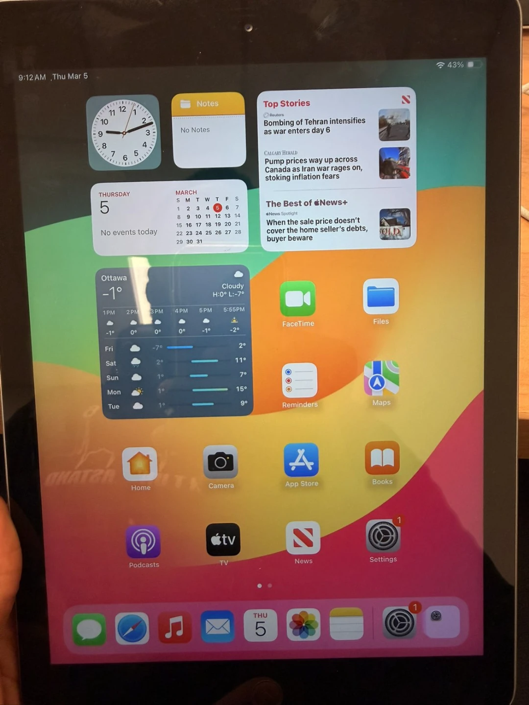 Apple iPad 6th Gen 32GB - 9.7" Retina - Great condition