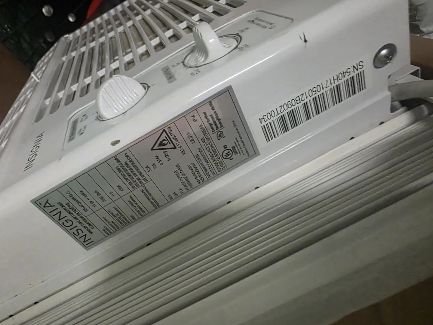 Insignia 5000 BTU Window Air Conditioner - photo 4