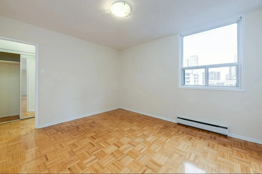 🏡 Private Bedroom for Rent | Downtown Toronto | April–August - photo 2