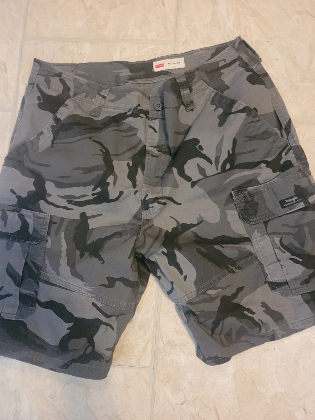 Size 36 wrangler cargo shorts
