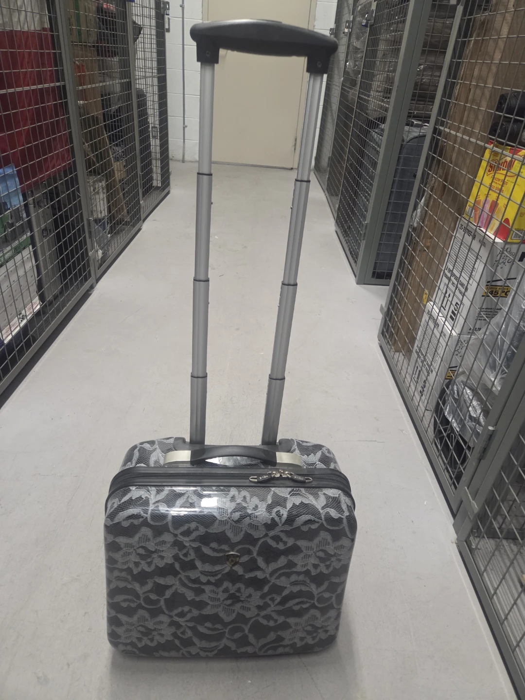 Carry on luggage - photo 2