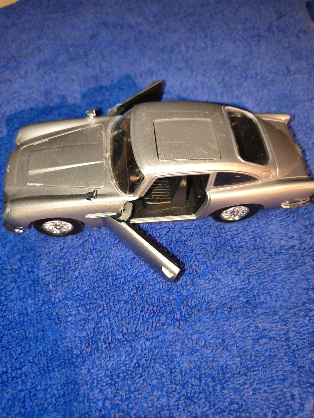 Silver Aston Martin DB5 Toy Car - photo 4