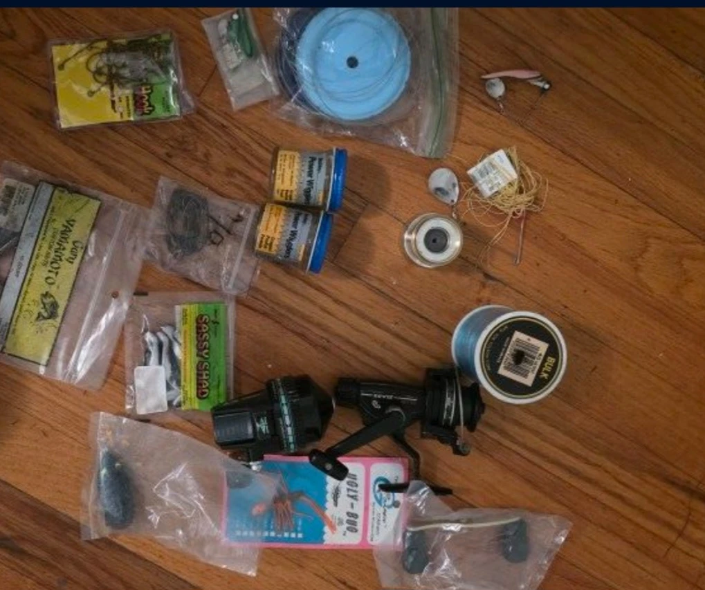 Fishing Lure and Reel Lot Vintage lot - photo 4