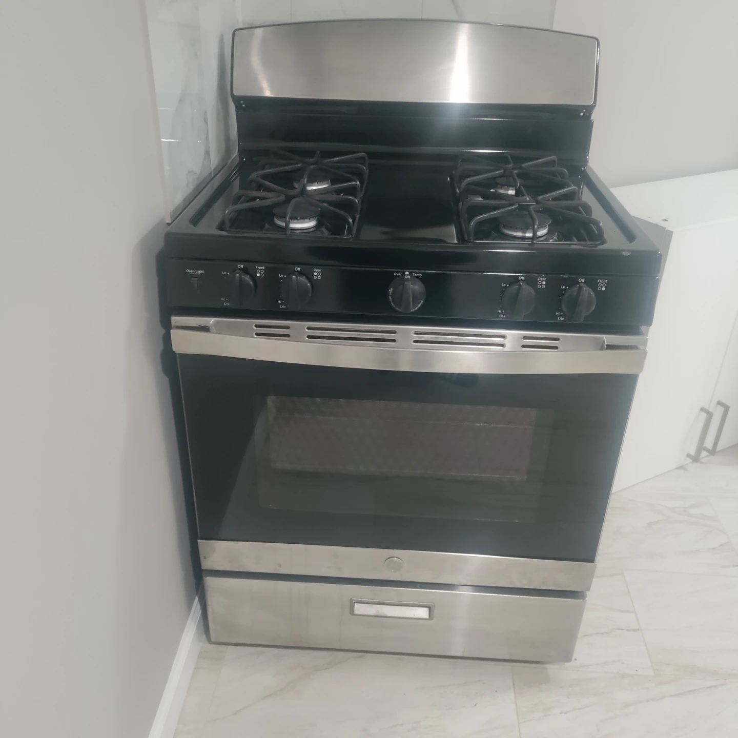 GE Stainless Steel Gas Range and Refrigerator Set