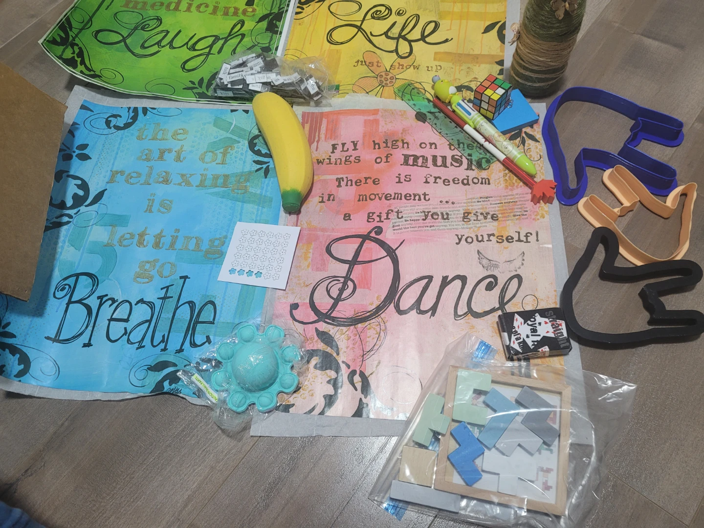 FREE Stuff - Cookie cutters, laptop bag, decorations, etc - photo 3