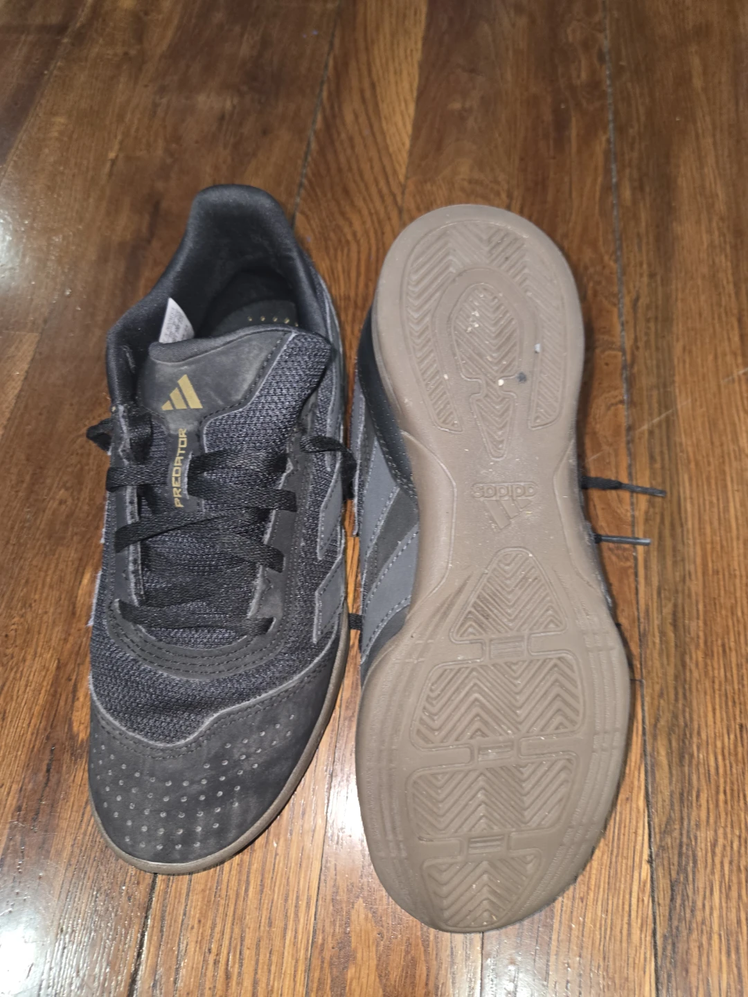 Soccer shoes