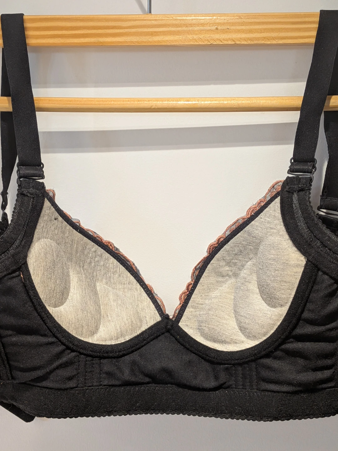 🌸~ Bustier Bra ~ Black w/ Pink Embroidery ~🌸 - photo 4