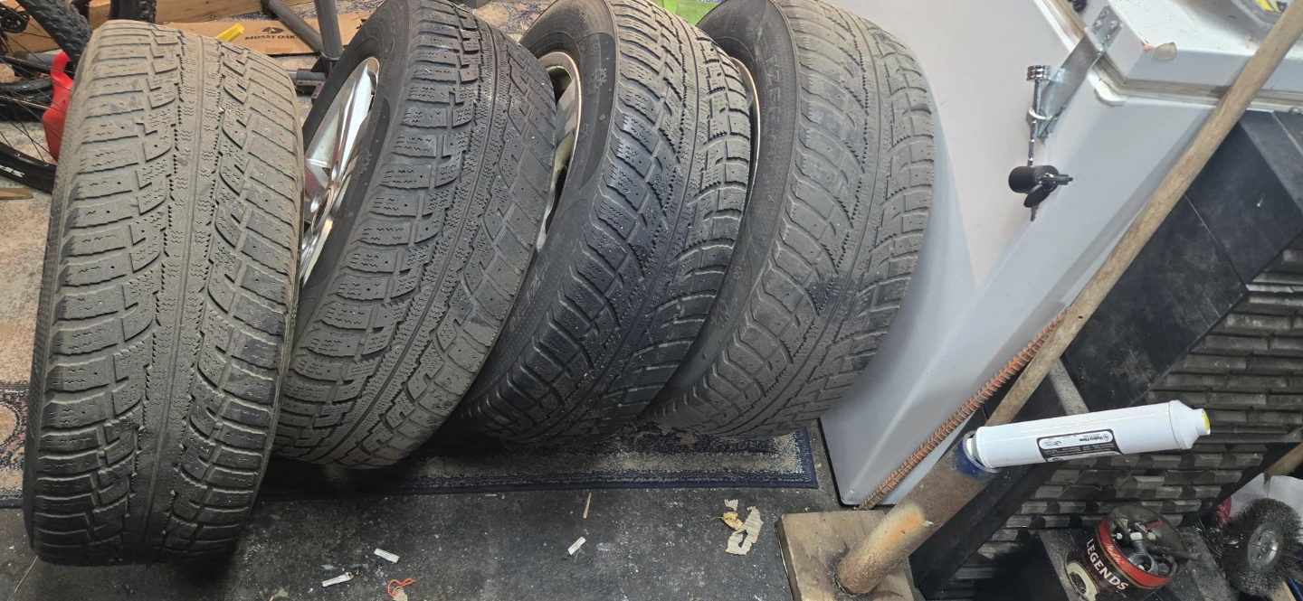4x Winter Tires - 225/65R17 Aluminium 17" Rims - photo 3