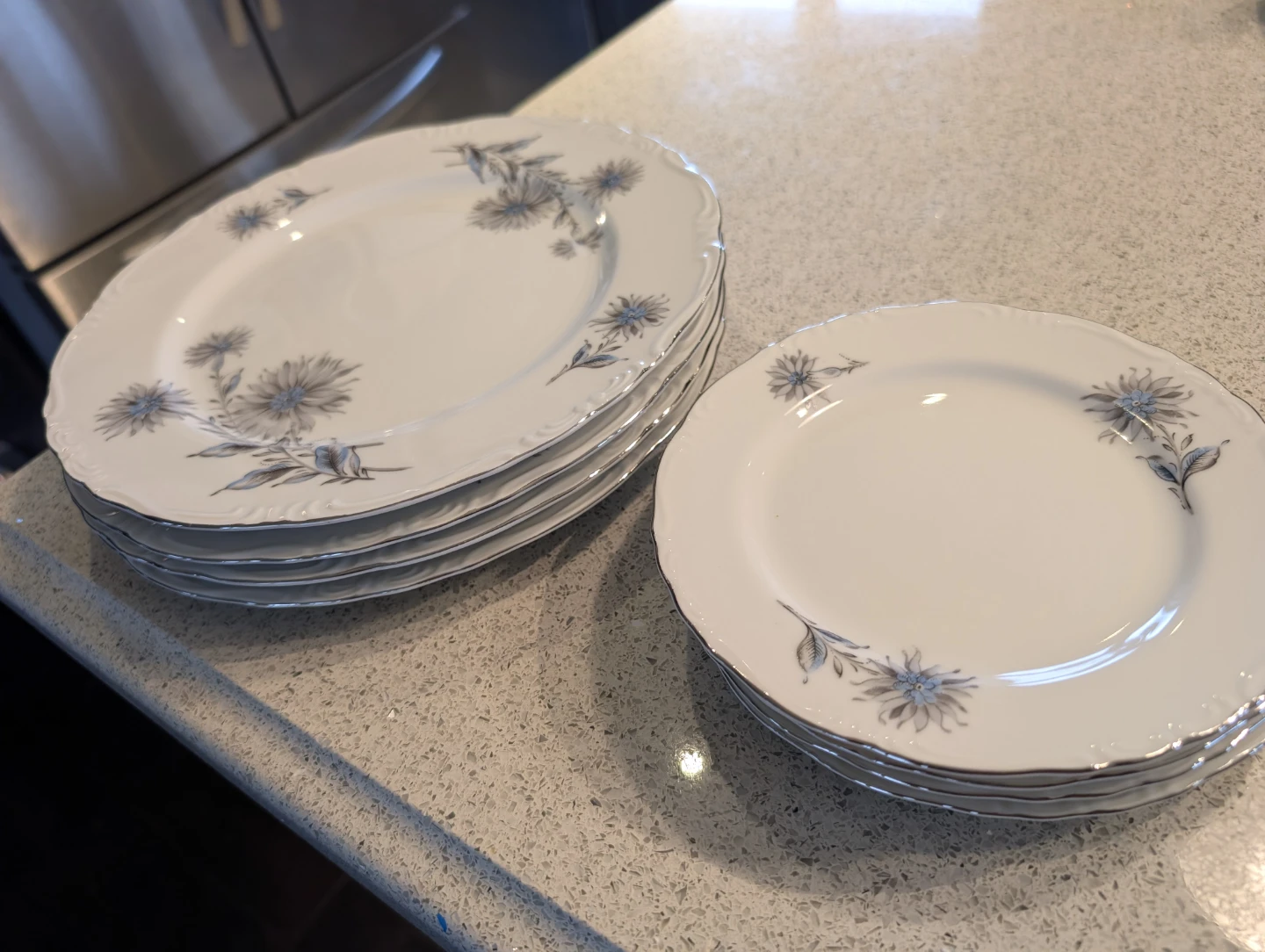 Heirloom Fine Porcelain Whisper China Set - photo 3