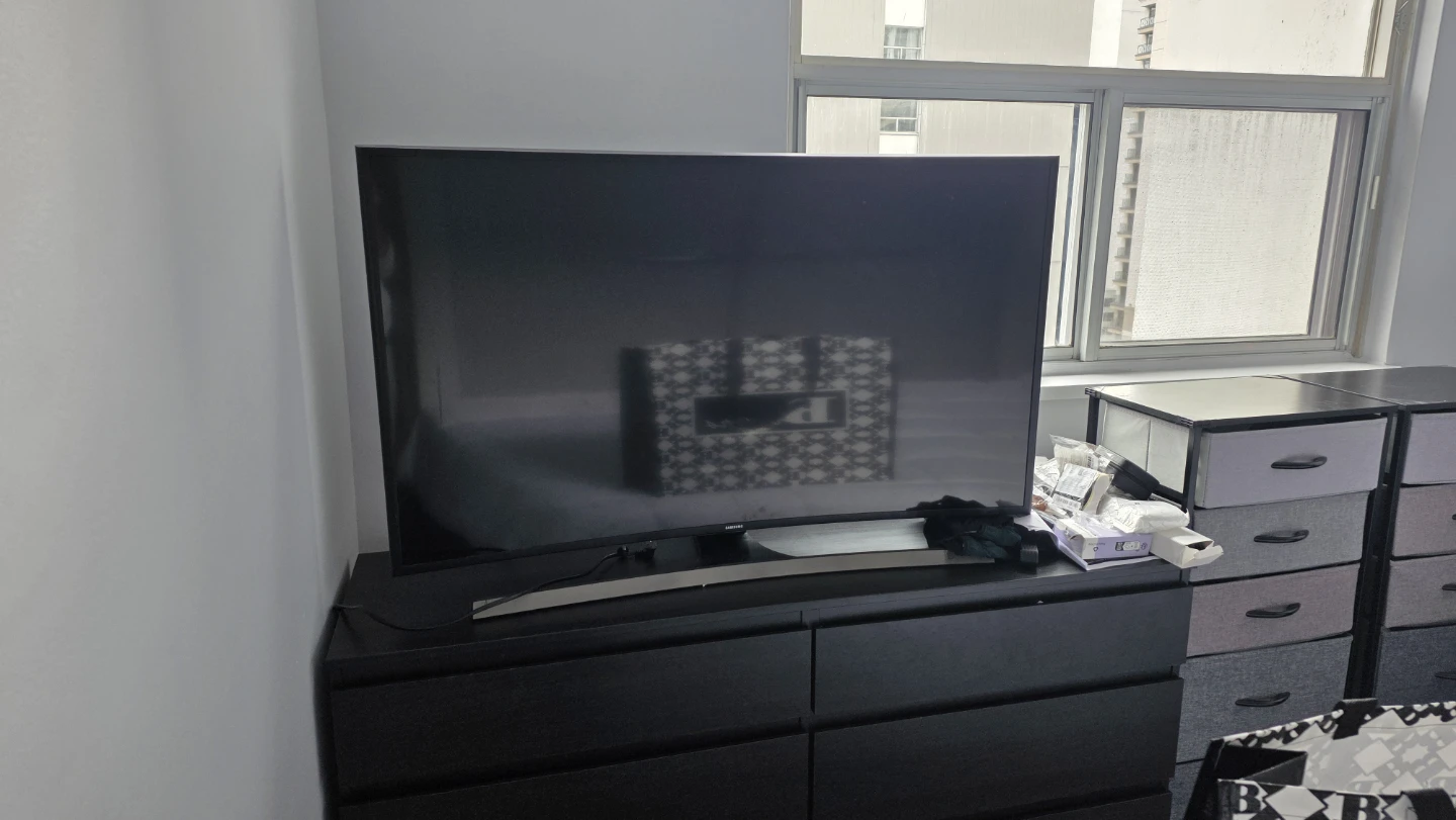 Curved Samsung TV 40"