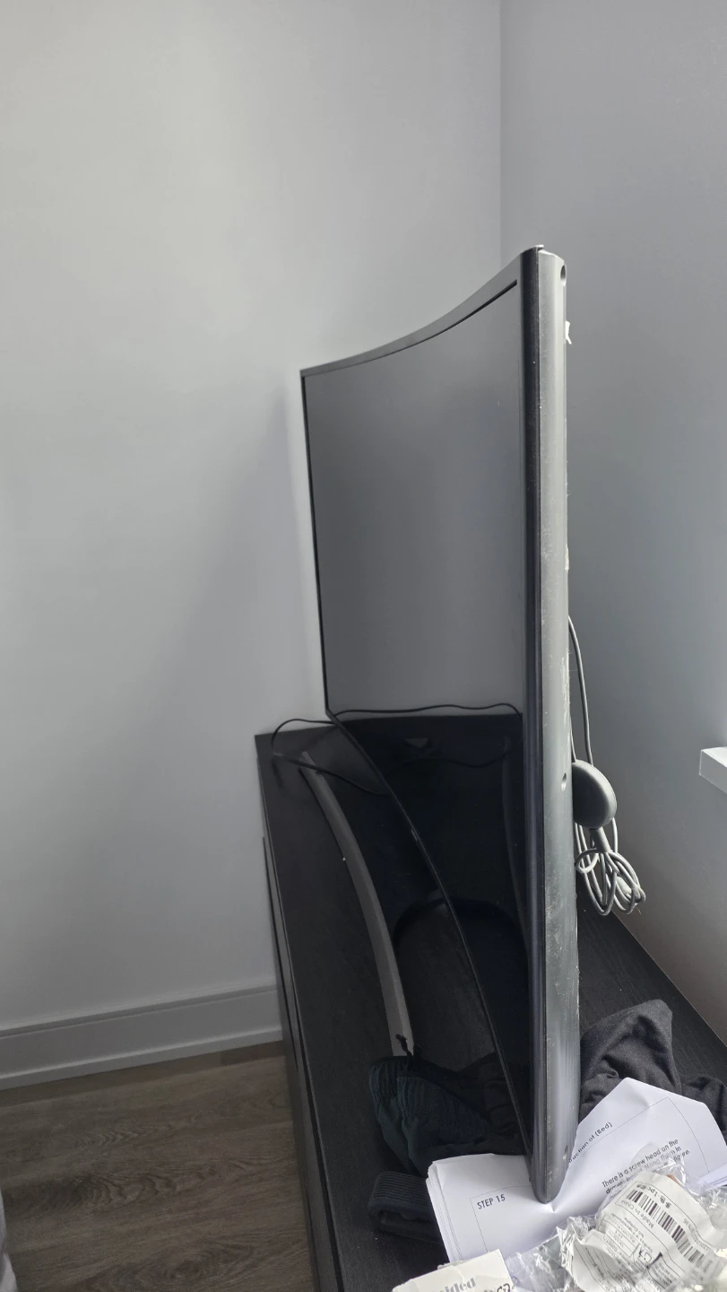Curved Samsung TV 40" - photo 3