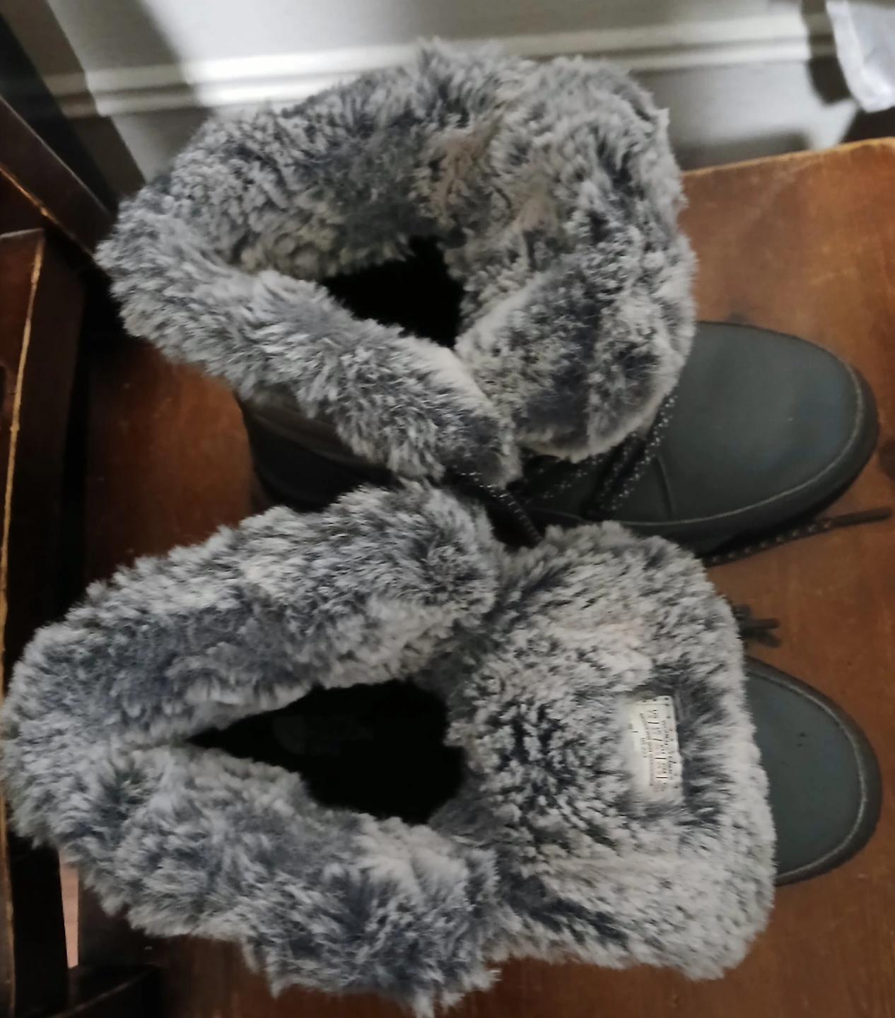 The North Face Kids Winter Boots Gray Faux Fur Lined - photo 2
