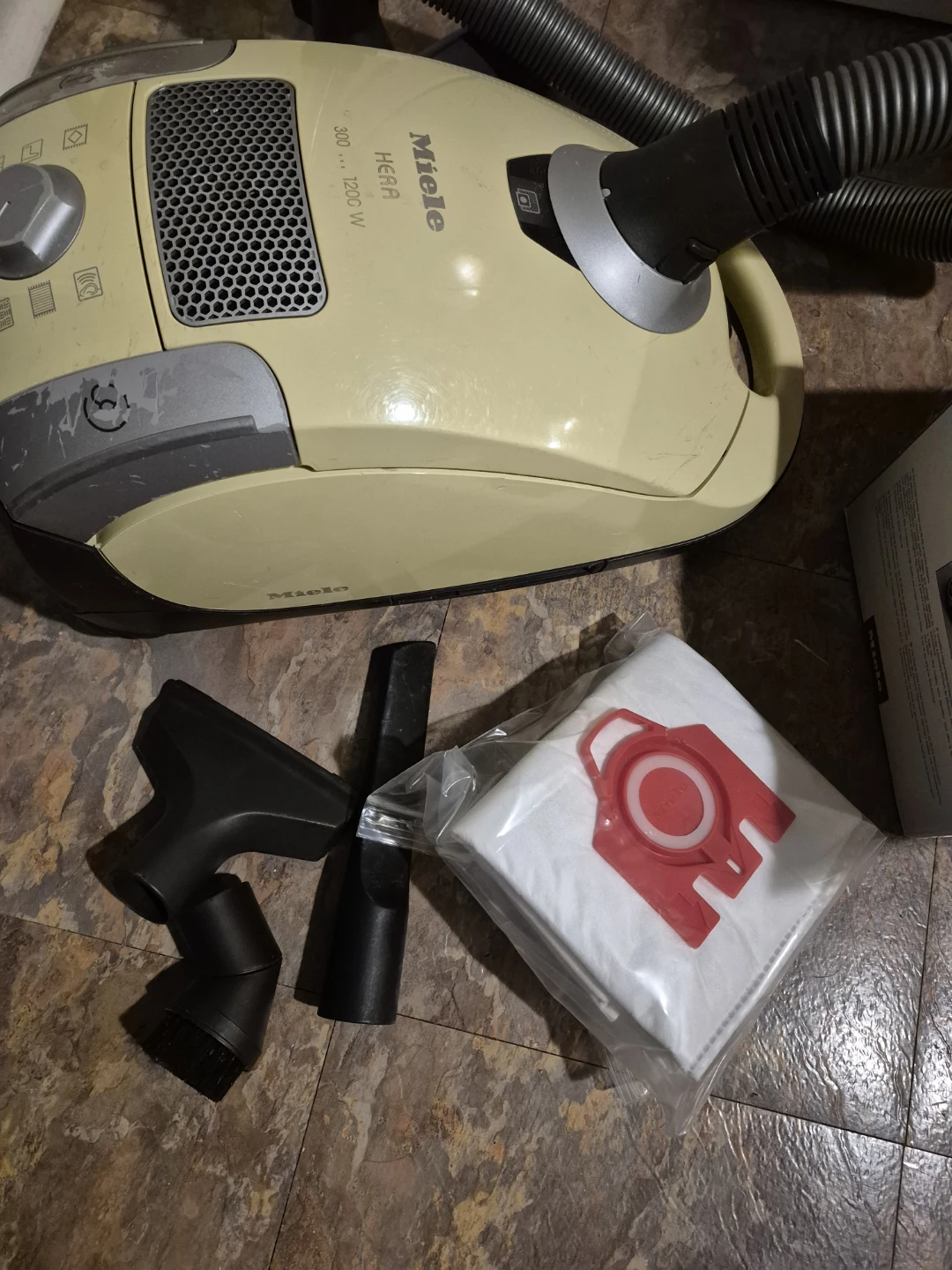 Miele Hera Vacuum Cleaner - 1200W - photo 5