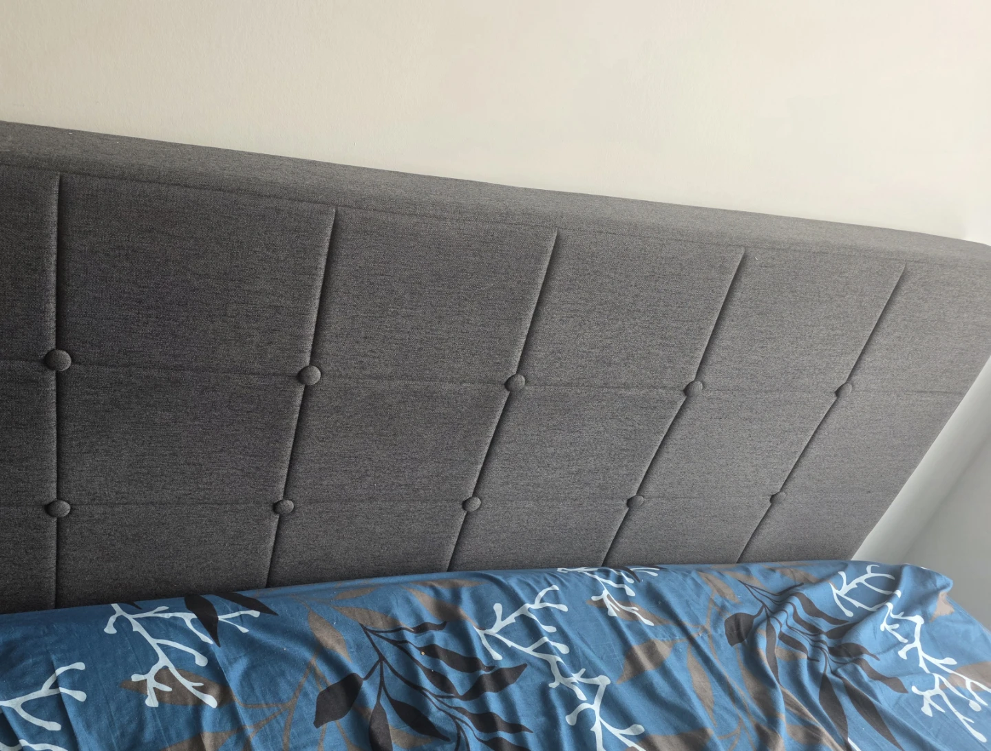 Queen size bed frame with tufted headboard - photo 2
