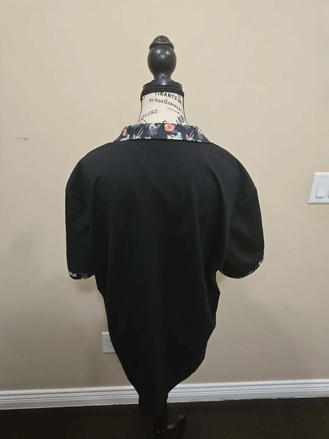 Black Short Sleeve Button-Up Shirt with Floral Trim - photo 2