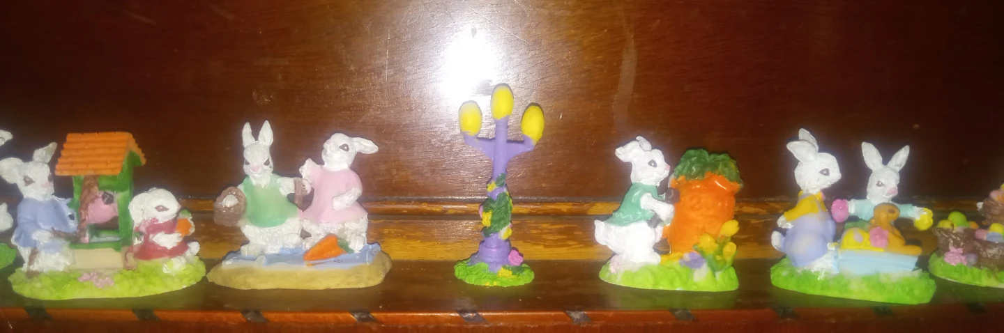 Easter Bunny 8 Figurines Collection - photo 3