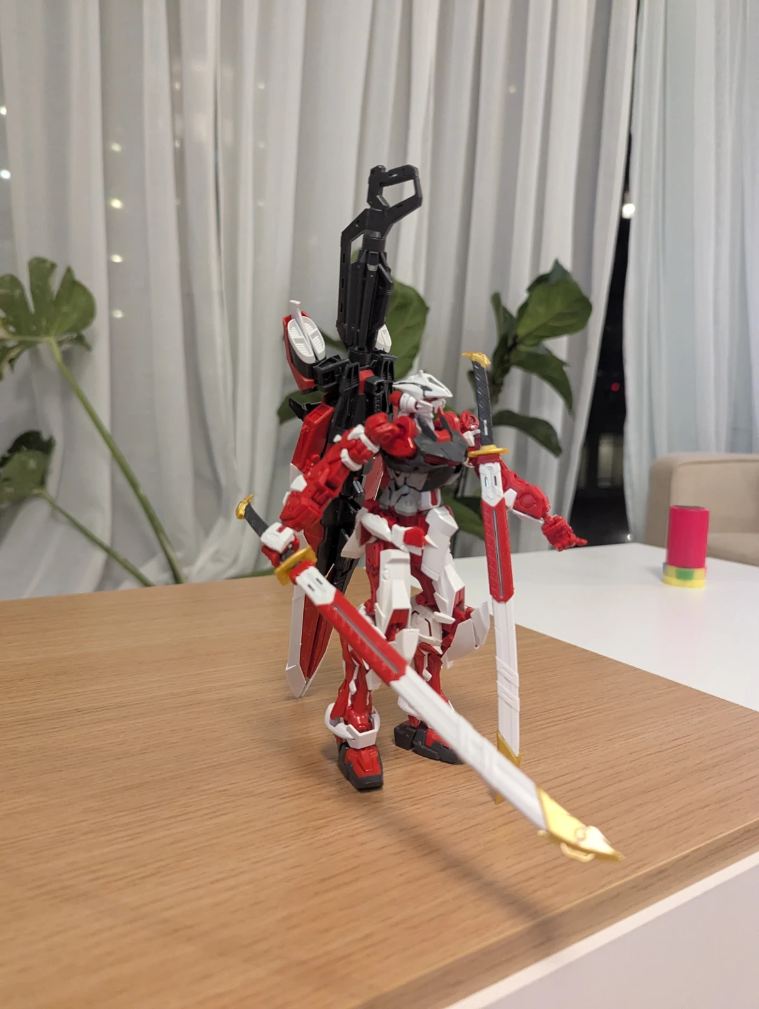 Red and White Gundam Model Kit - photo 2