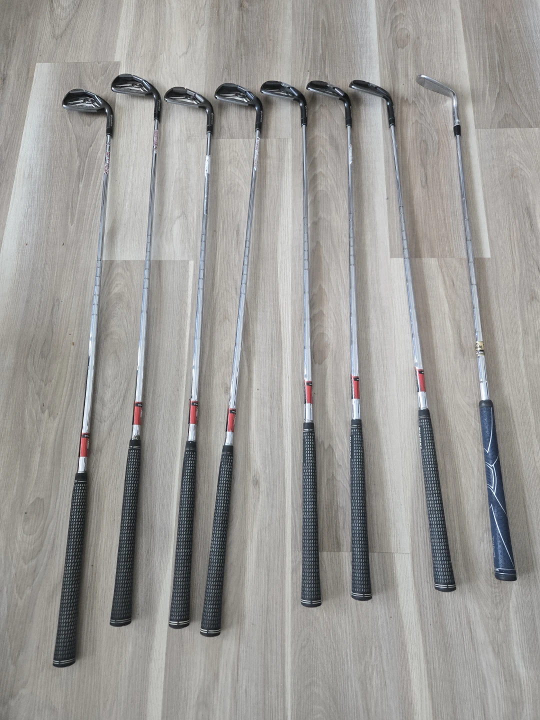 Set of Mens Golf Clubs - right handed