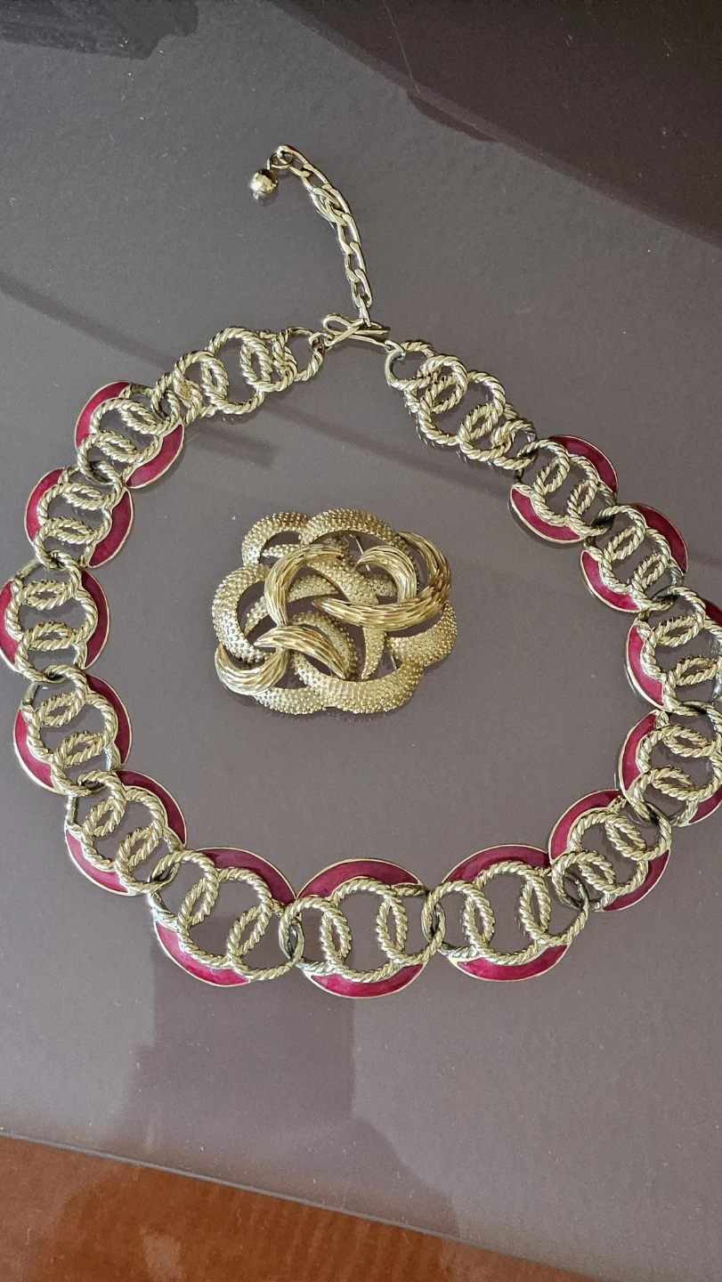Gold Tone Rope Chain Necklace with Brooch