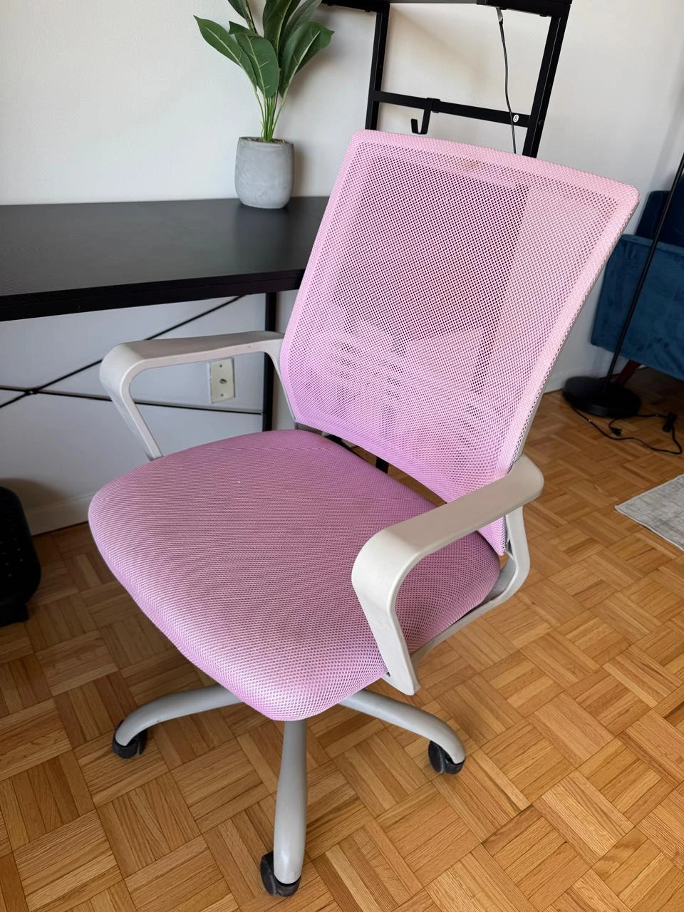 Office Chair, table , foot rest and table organizer - photo 2
