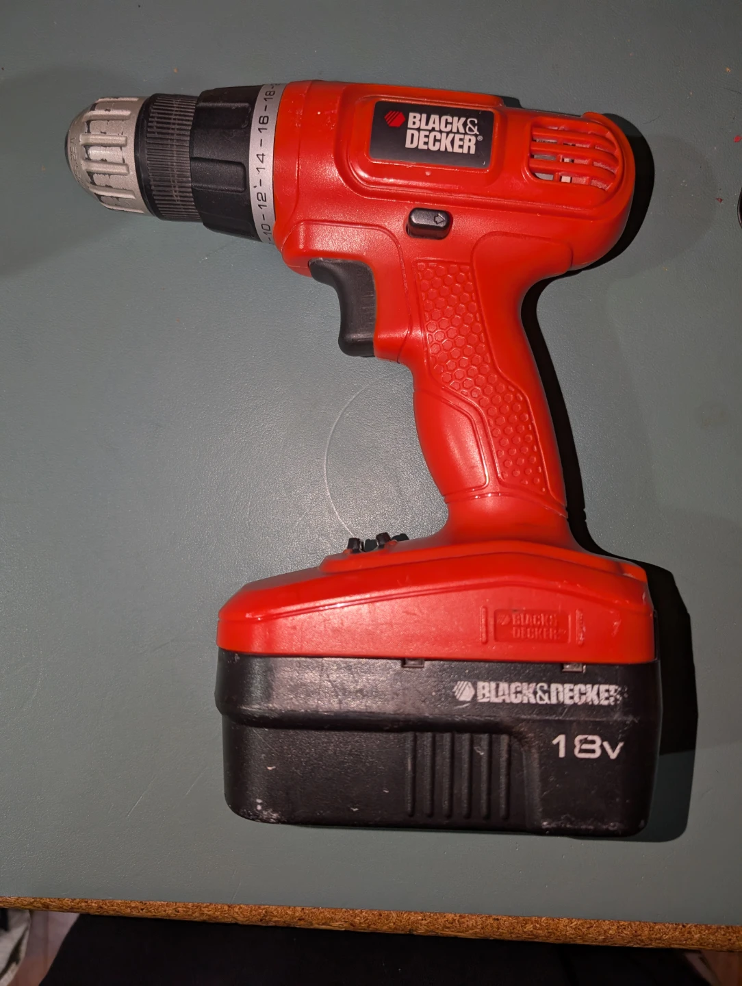 Black & Decker 18V Cordless Drill - photo 2