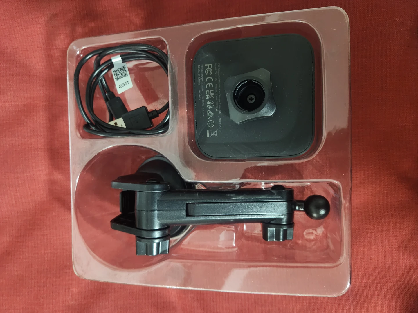 *Brand new* ESR HaloLock Dashboard Wireless Charger - photo 3