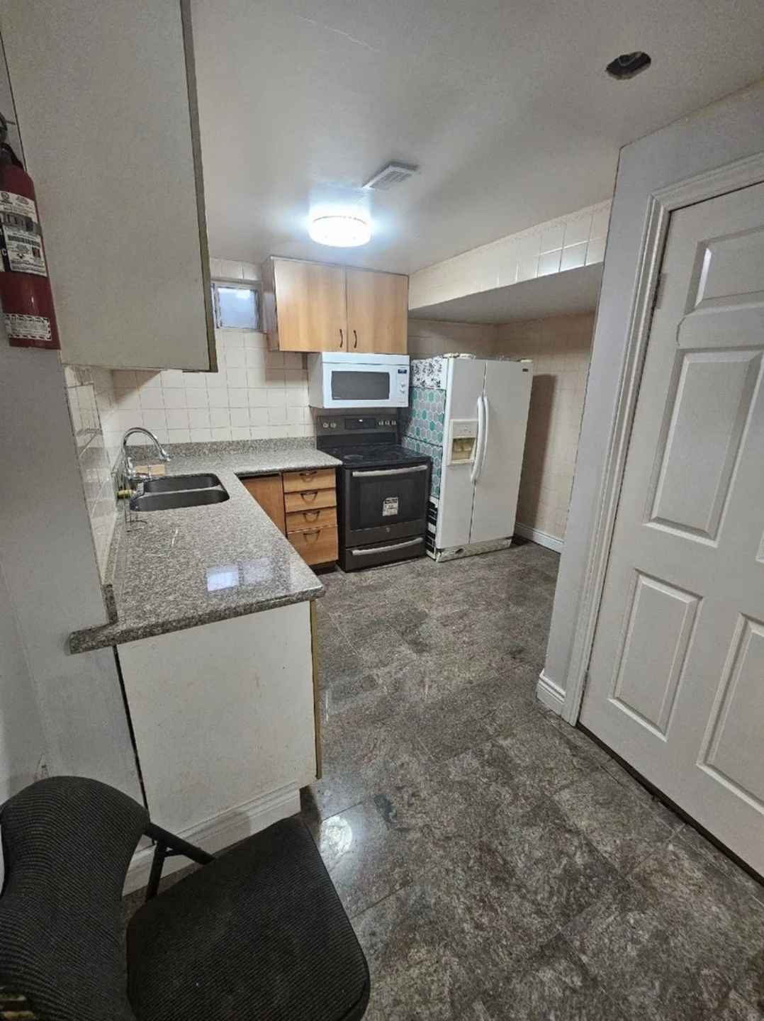 Basement unit for rent - photo 5