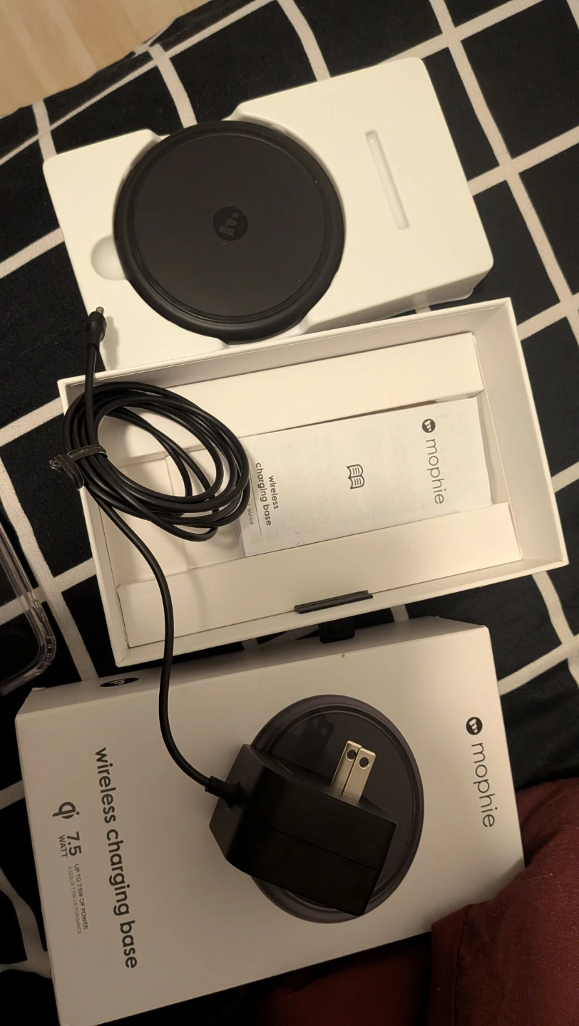 Mophie Wireless Charging Base - photo 2