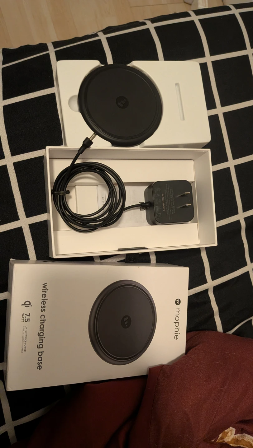 Mophie Wireless Charging Base - photo 5
