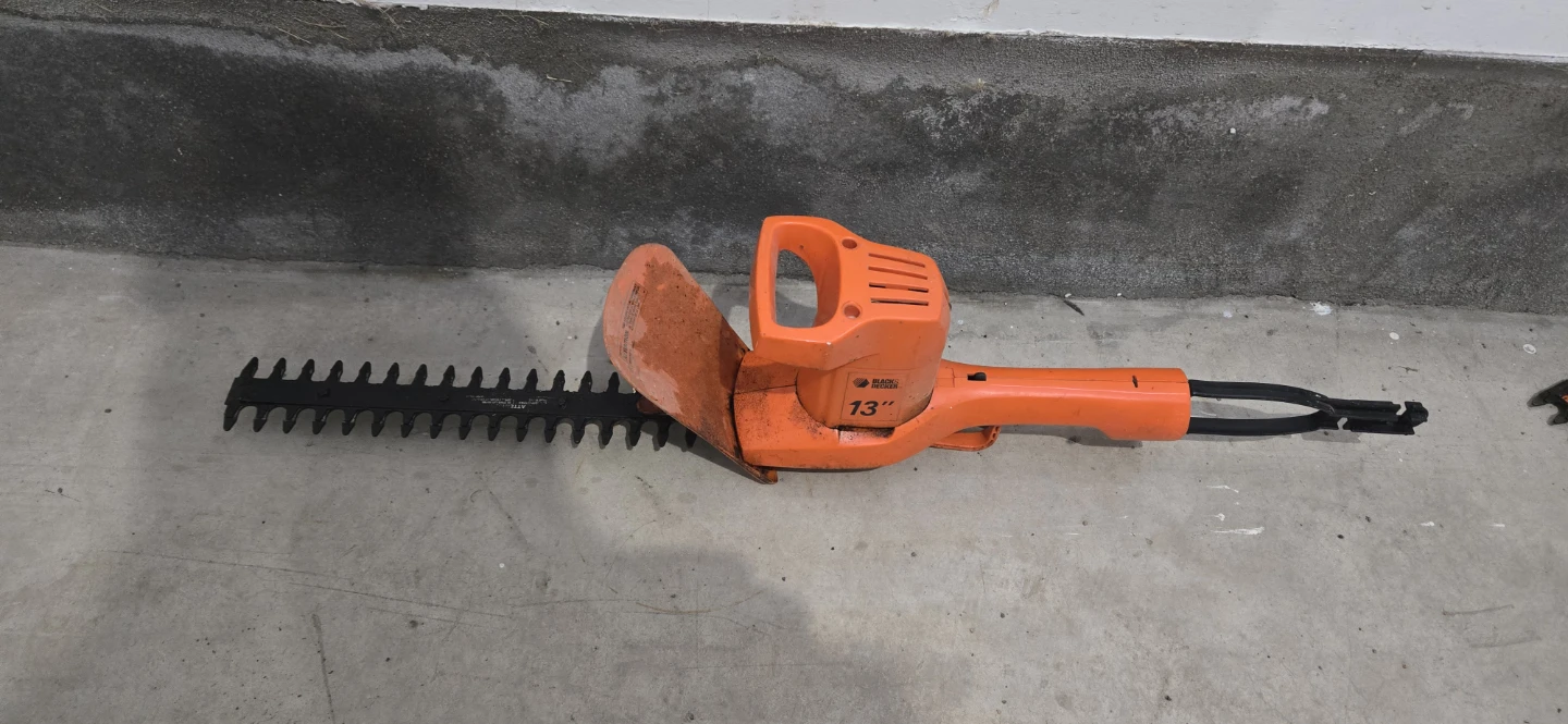 Black & Decker Electric Hedge Trimmer 13" Blade