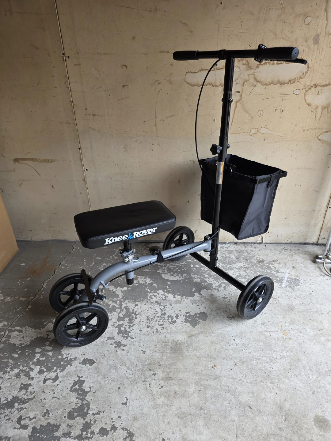 Knee walker with basket - photo 4
