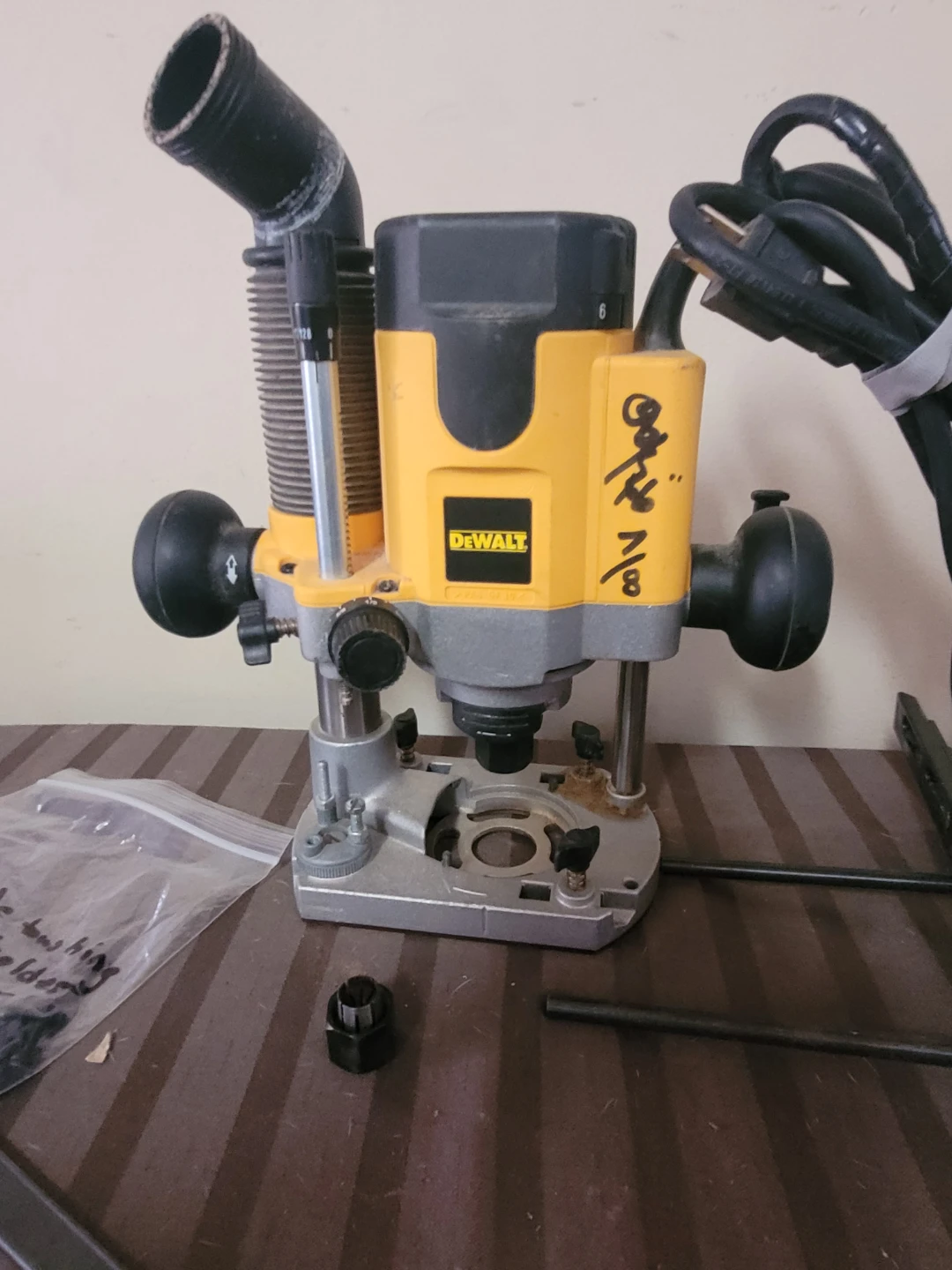 DeWalt DW621 Router - photo 3
