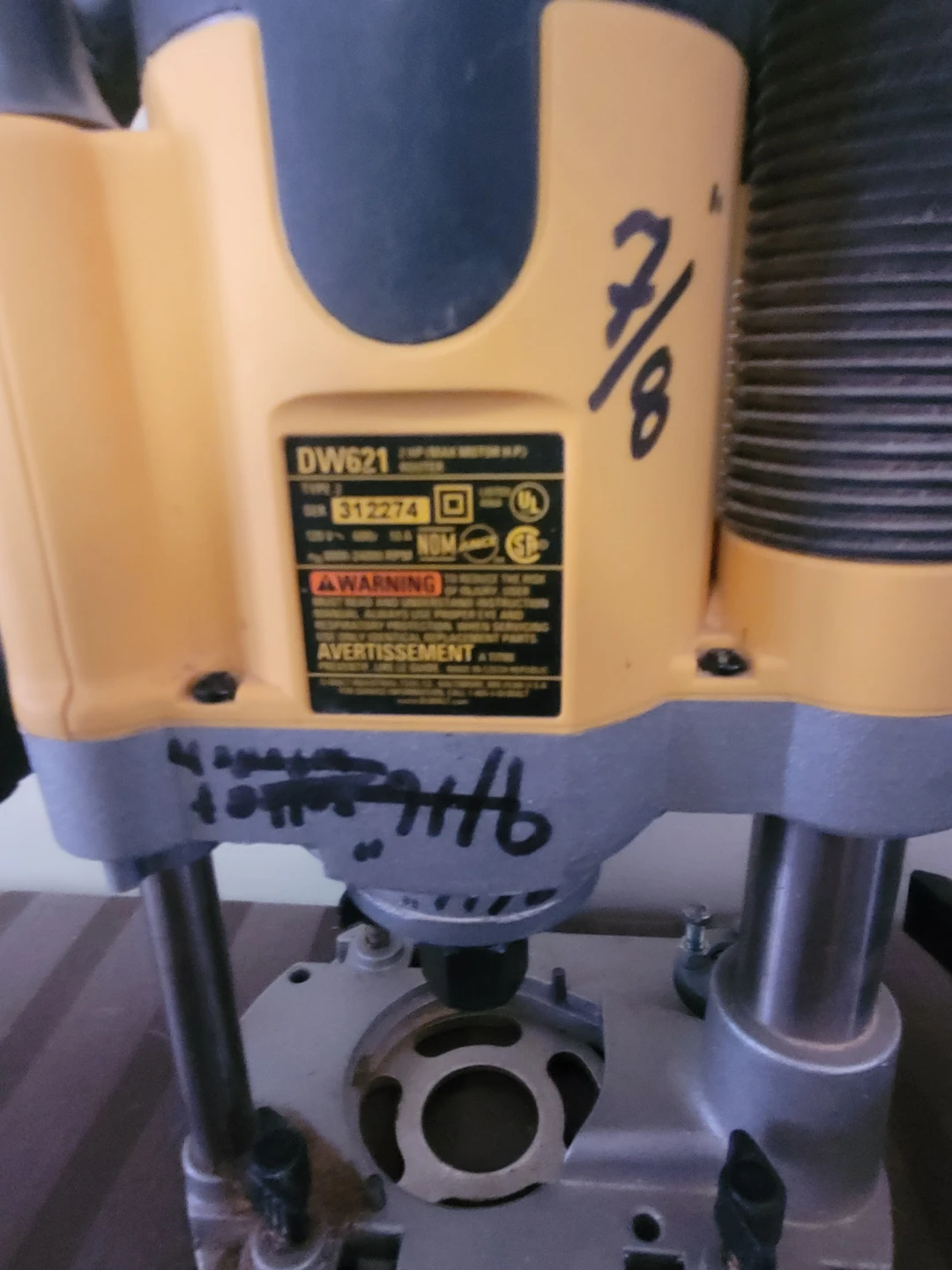 DeWalt DW621 Router - photo 4