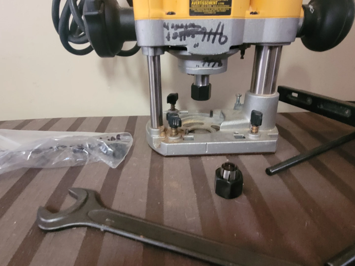 DeWalt DW621 Router - photo 5