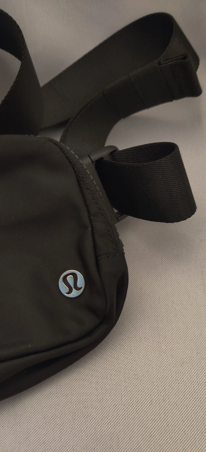 Lululemon Everywhere Belt Bag - photo 2