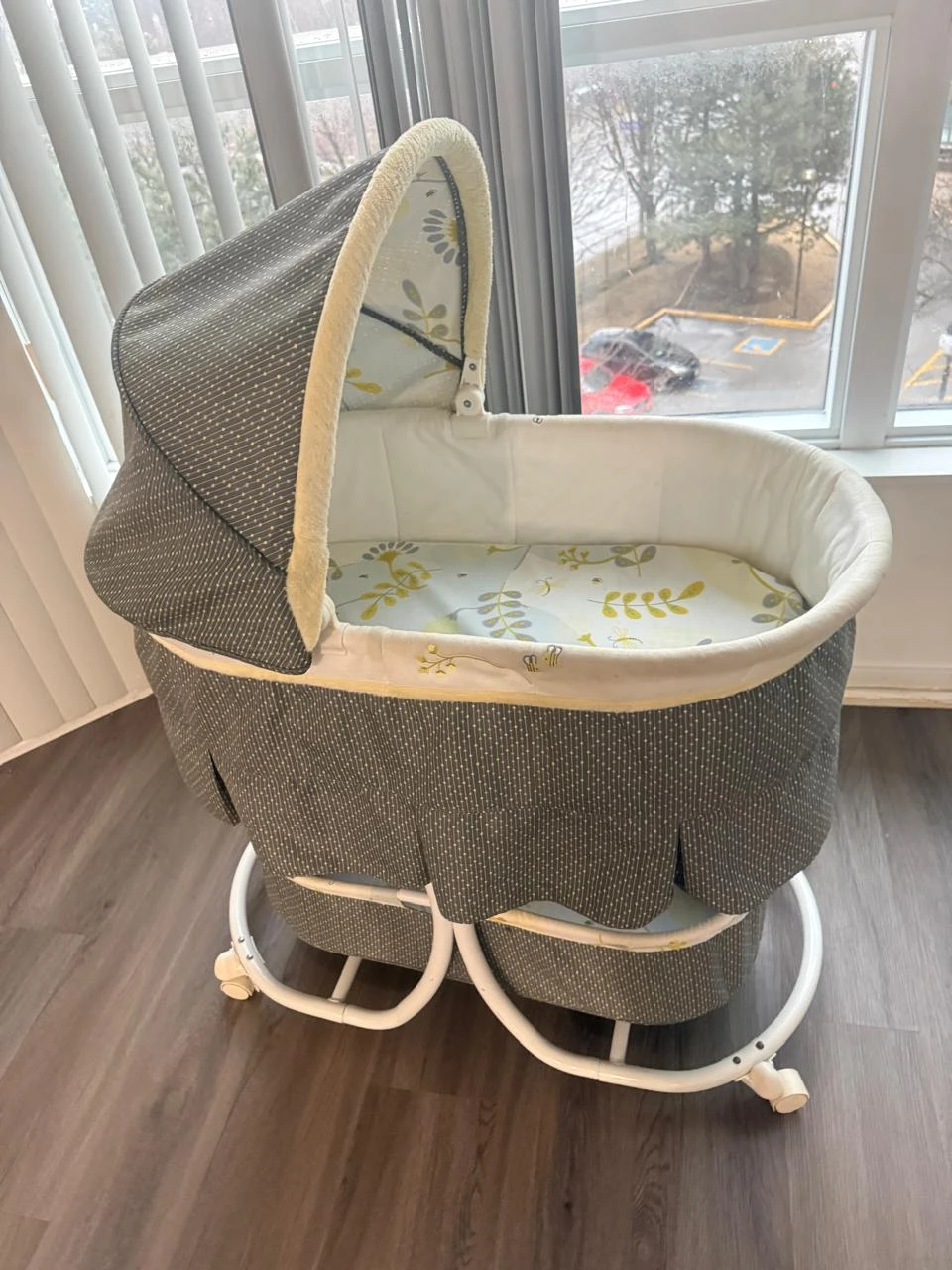 Baby Bassinet with Canopy and Storage Baskets - photo 3