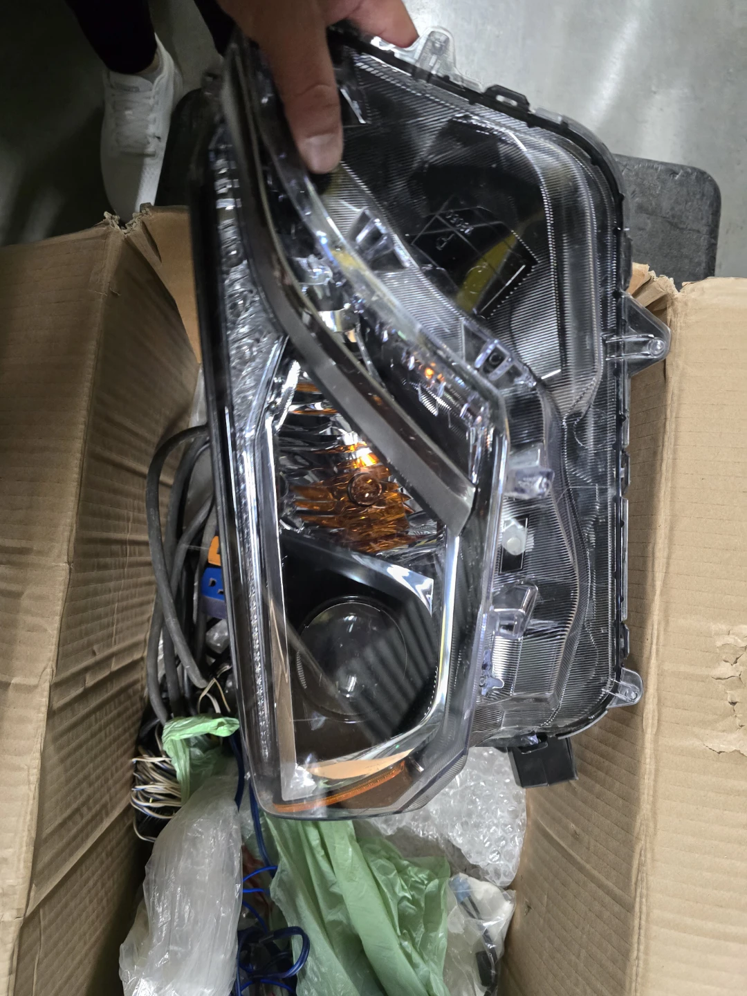Toyota RAV4 Headlight rigth side