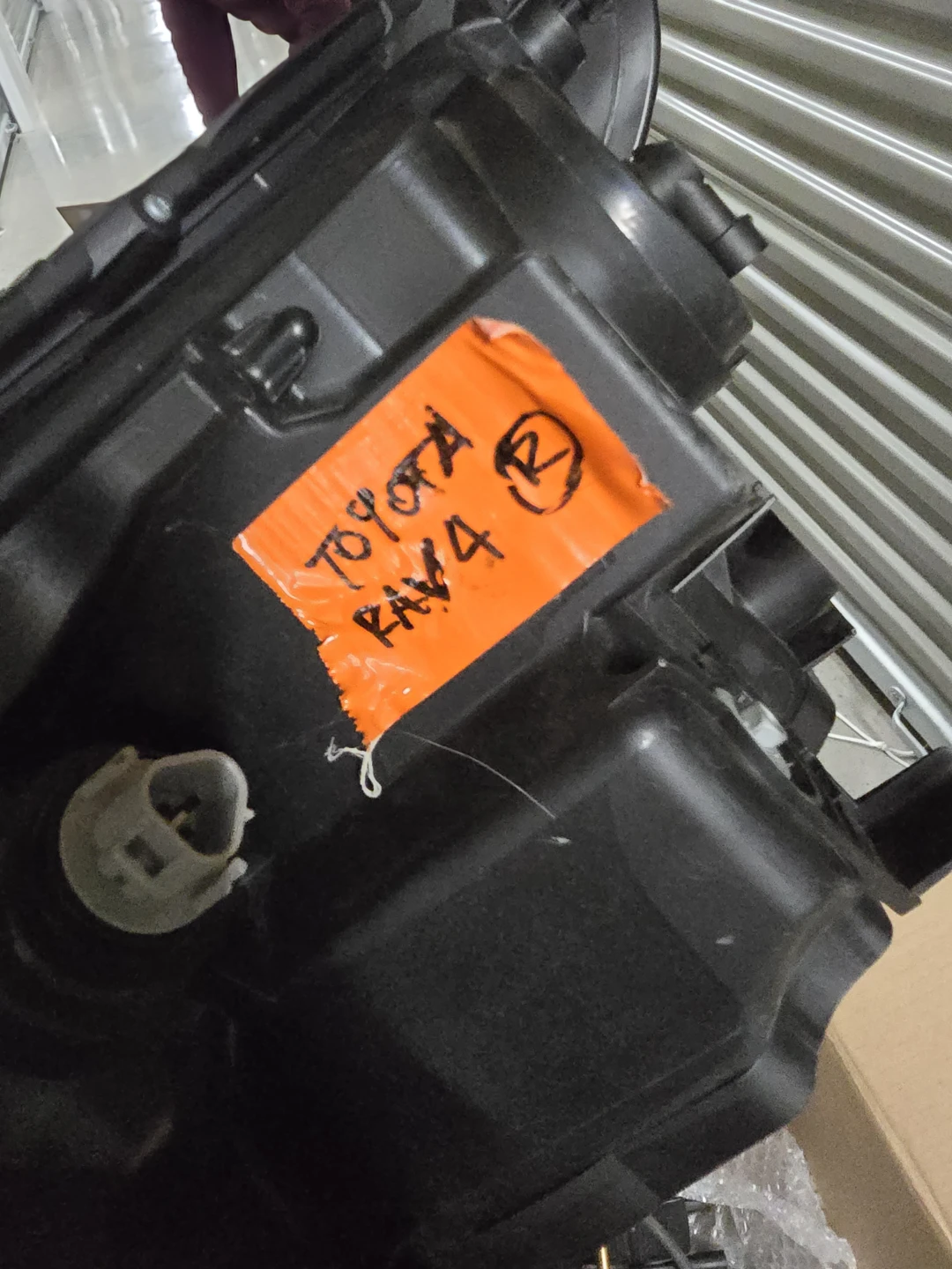 Toyota RAV4 Headlight rigth side - photo 3