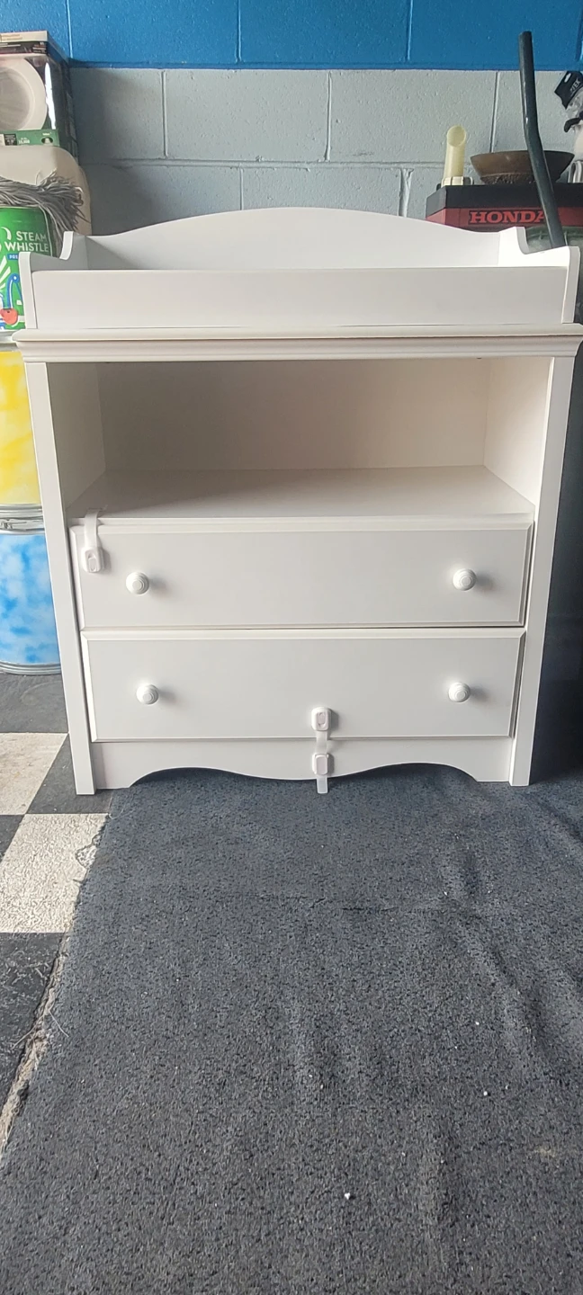 Baby change table with strap lock on drawers