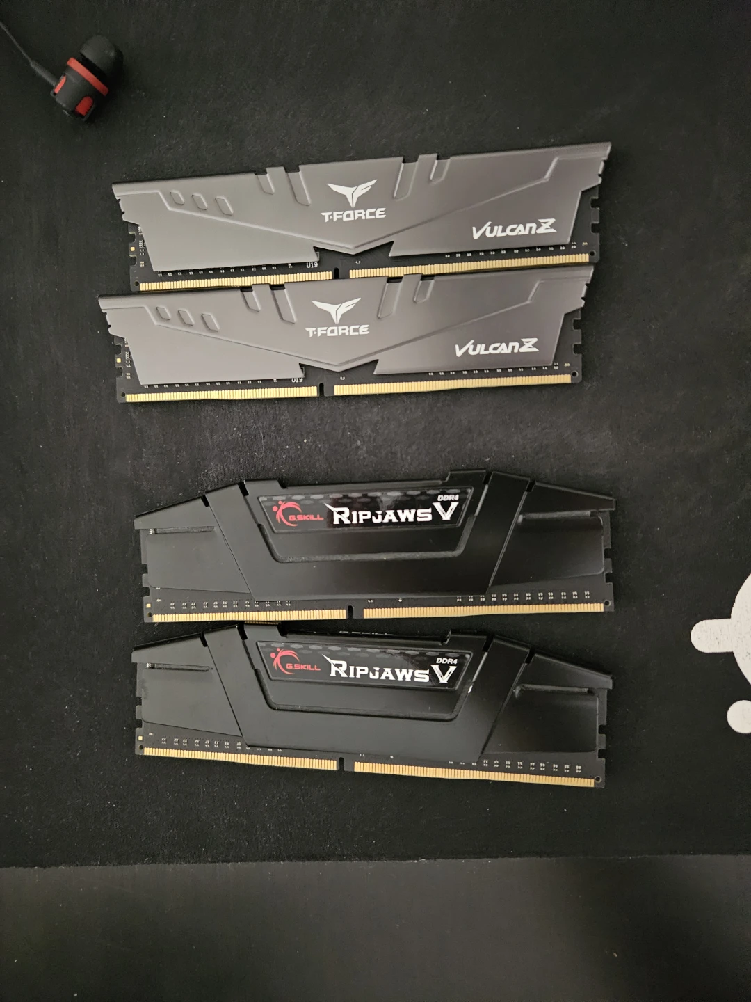 Two DDR4 2x8gb 3200mhz RAM kits