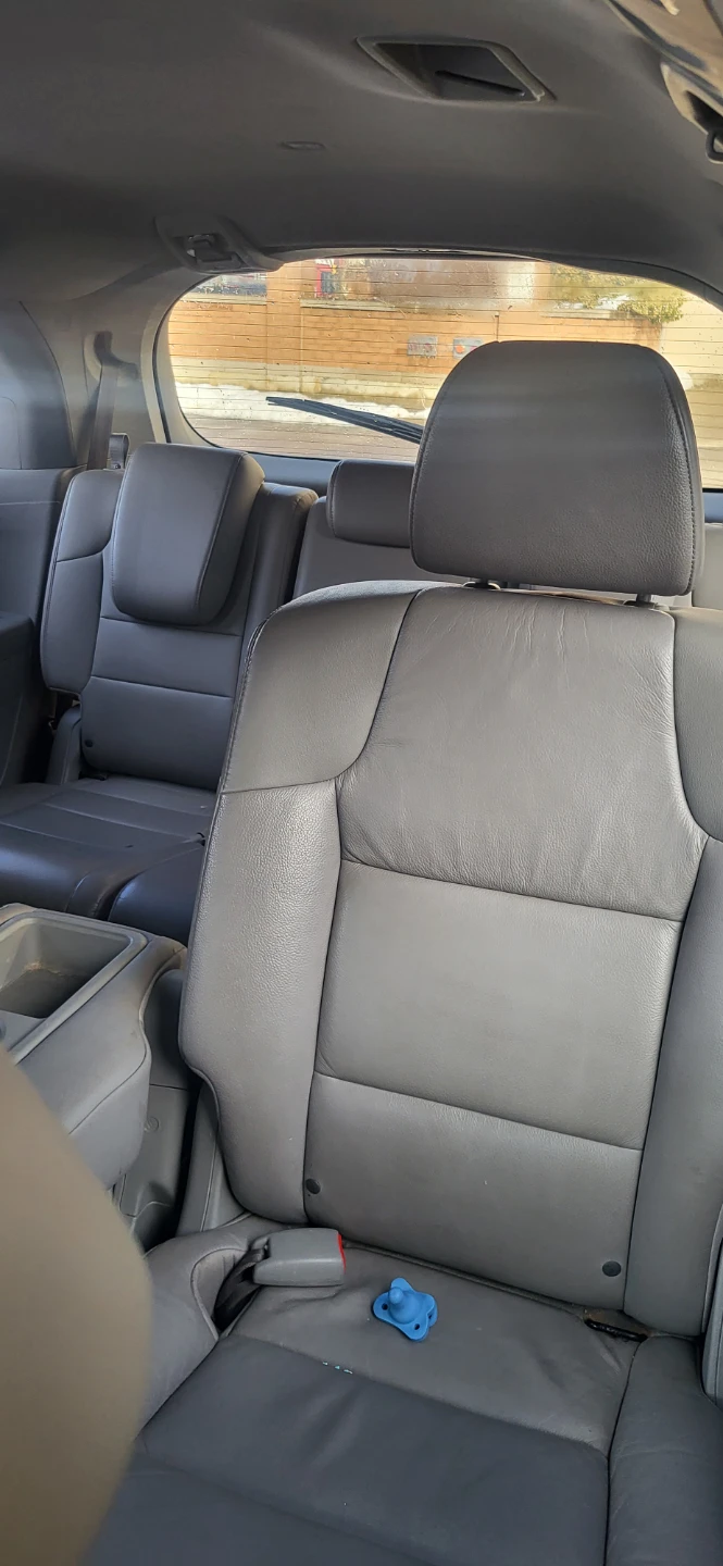 2011 Honda Odyssey Minivan - For sale - photo 2
